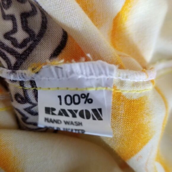 100%RAYON YELLOW SUMMER DRESS WITH DOLPHINS. SZ M. - Picture 13 of 13